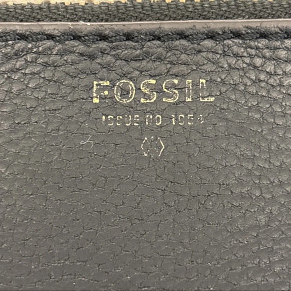 FOSSIL PRESTON PERFORATED PEBBLE LEATHER WRISTLET WALLET‎ OLIVE GREEN/BLACK 6”L - Picture 8 of 16